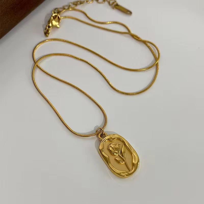 The Rose Necklace