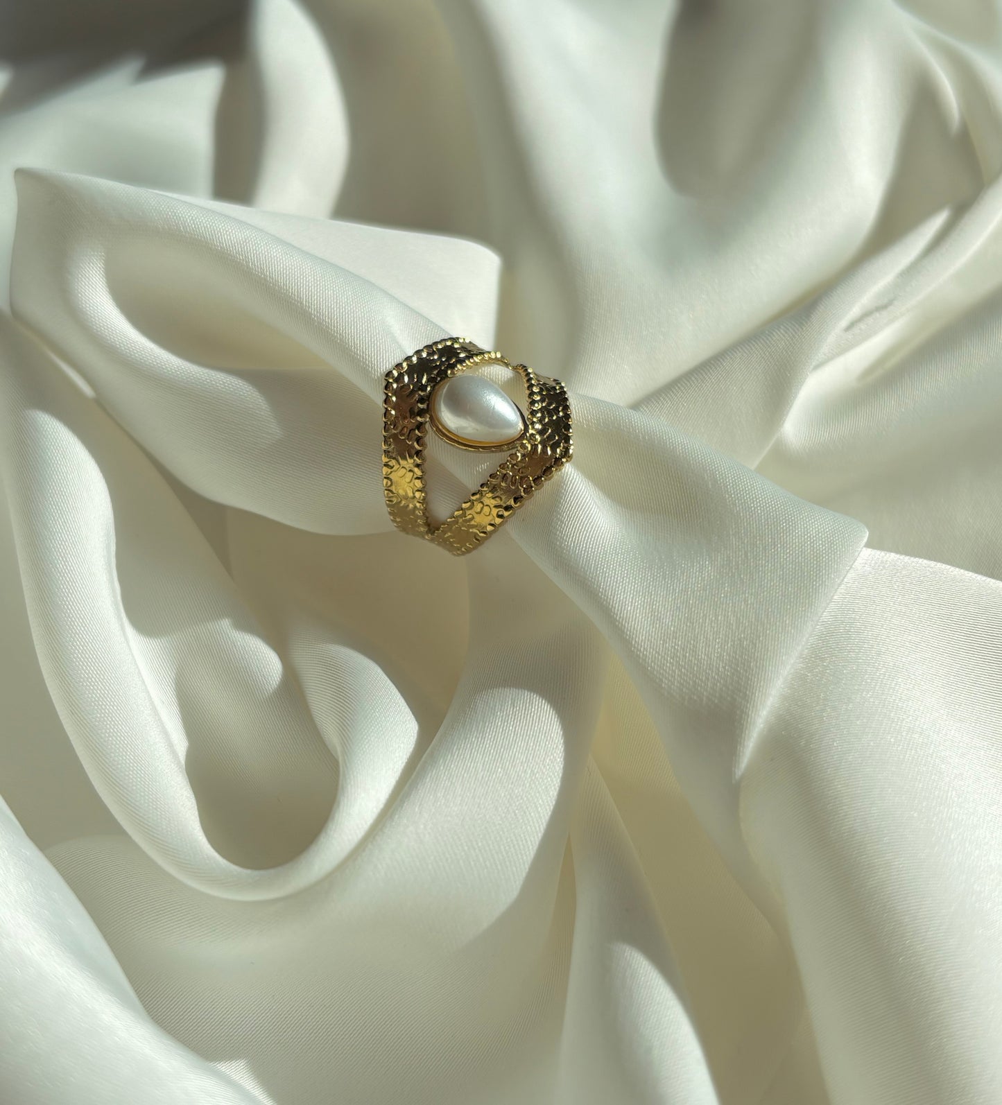 Swirl Pearl Ring