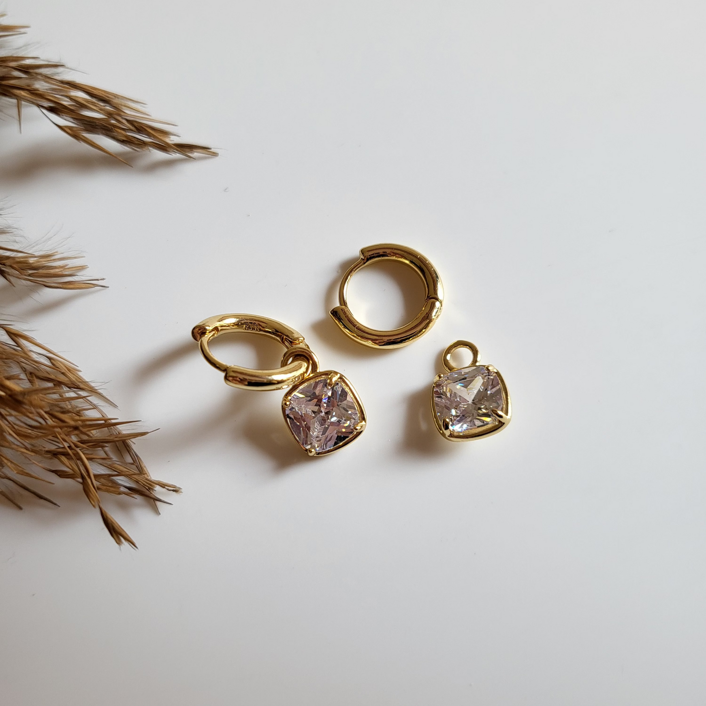 Mia Earrings - White