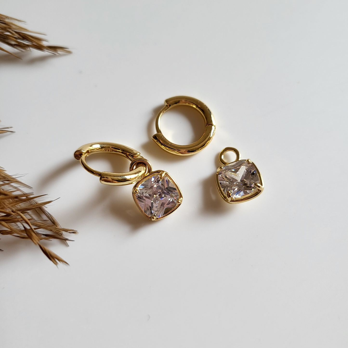 Mia Earrings - White