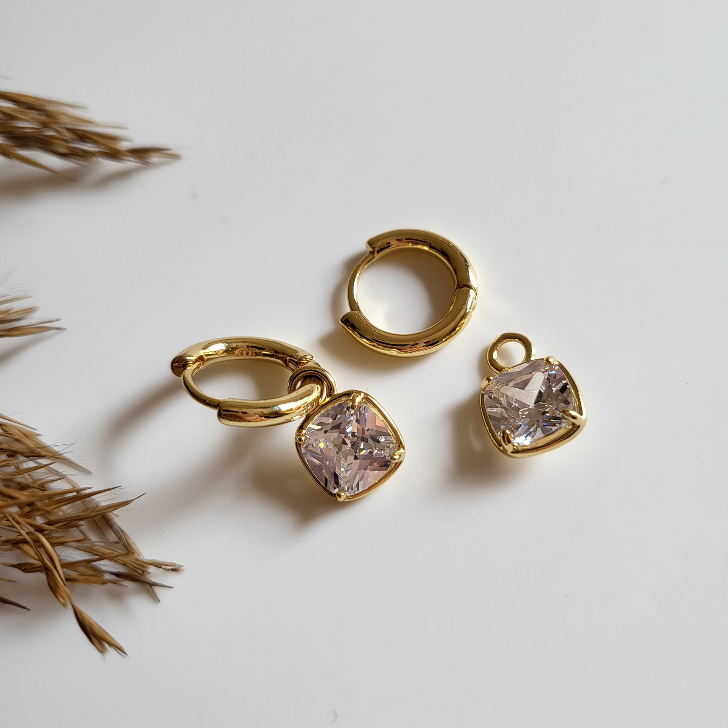 Mia Earrings - White