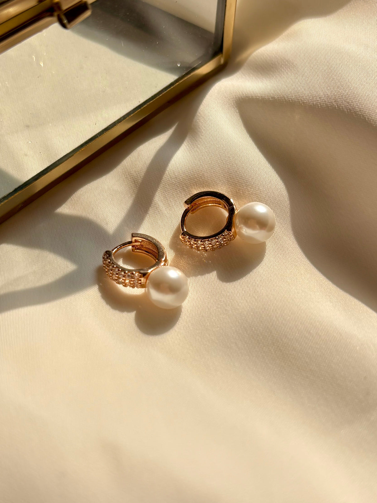 Mini Marta Pearl Earring