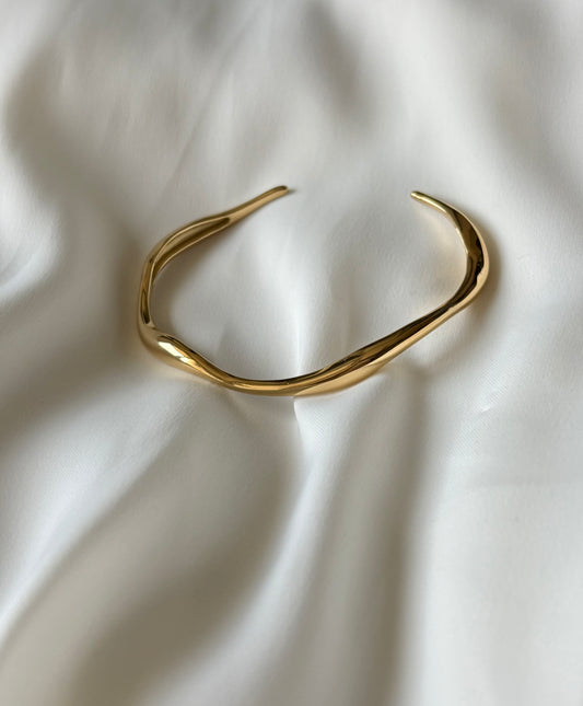 Leher Cuff