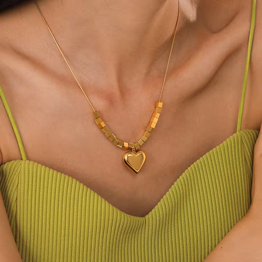 Chunky Elva Heart Necklace