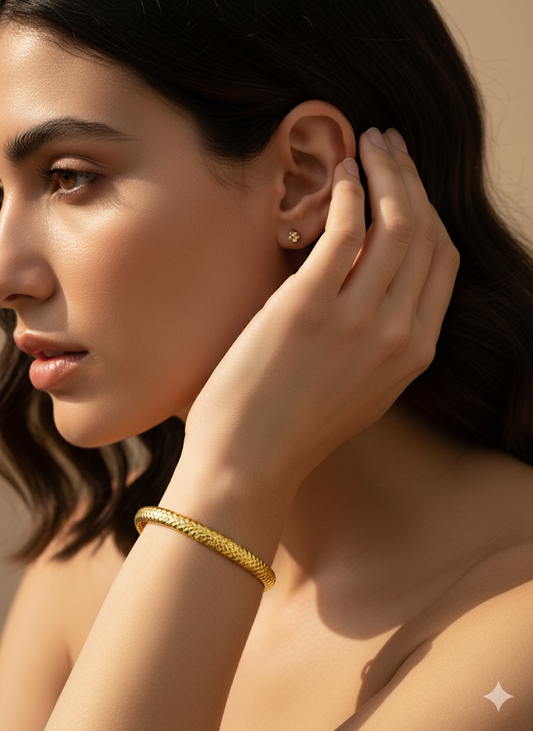 Manon Bangle