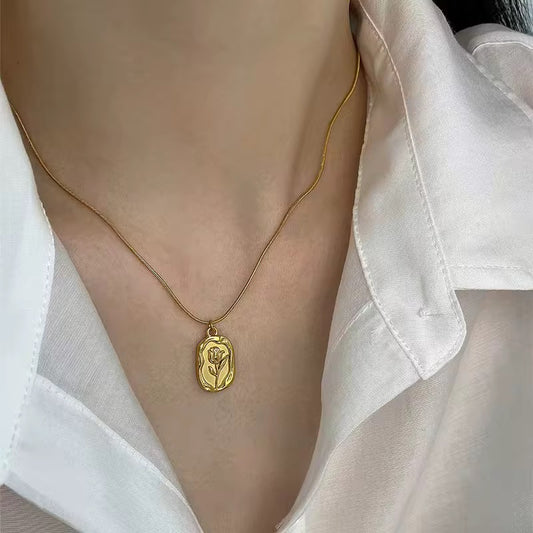 The Rose Necklace