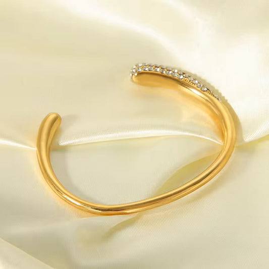 Oakes Luxe Bangle