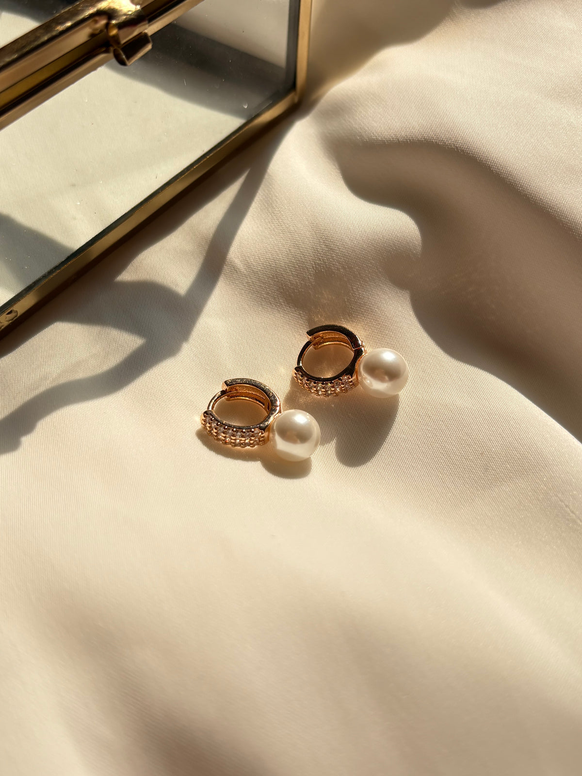 Mini Marta Pearl Earring