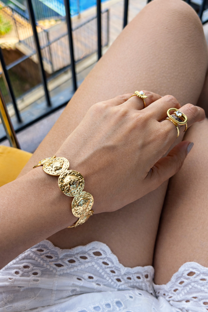 Strawberry cuff