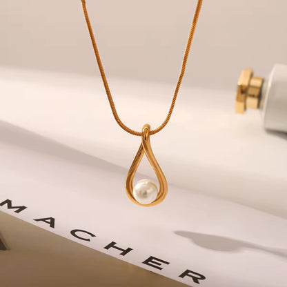 Saga Pearl Necklace