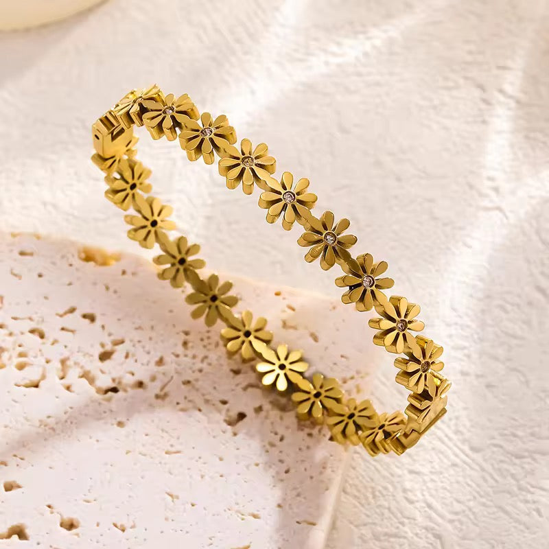 Lunastar Bangle